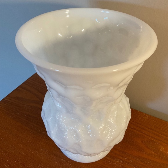 Vintage E.O. Brody Company Milk Glass - Crinkle Glass Flower Vase 8” - Picture 6 of 16